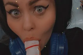 sexy submissive Saturday.. put a leash on me and make me beg - Image 7