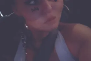 sexy submissive Saturday.. put a leash on me and make me beg - Image 1